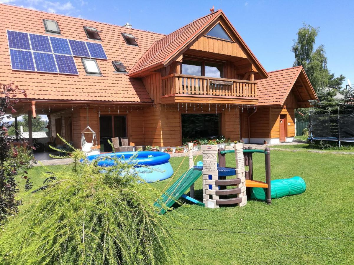 Holiday Home Holiday Raj Bešeňová Exteriör bild