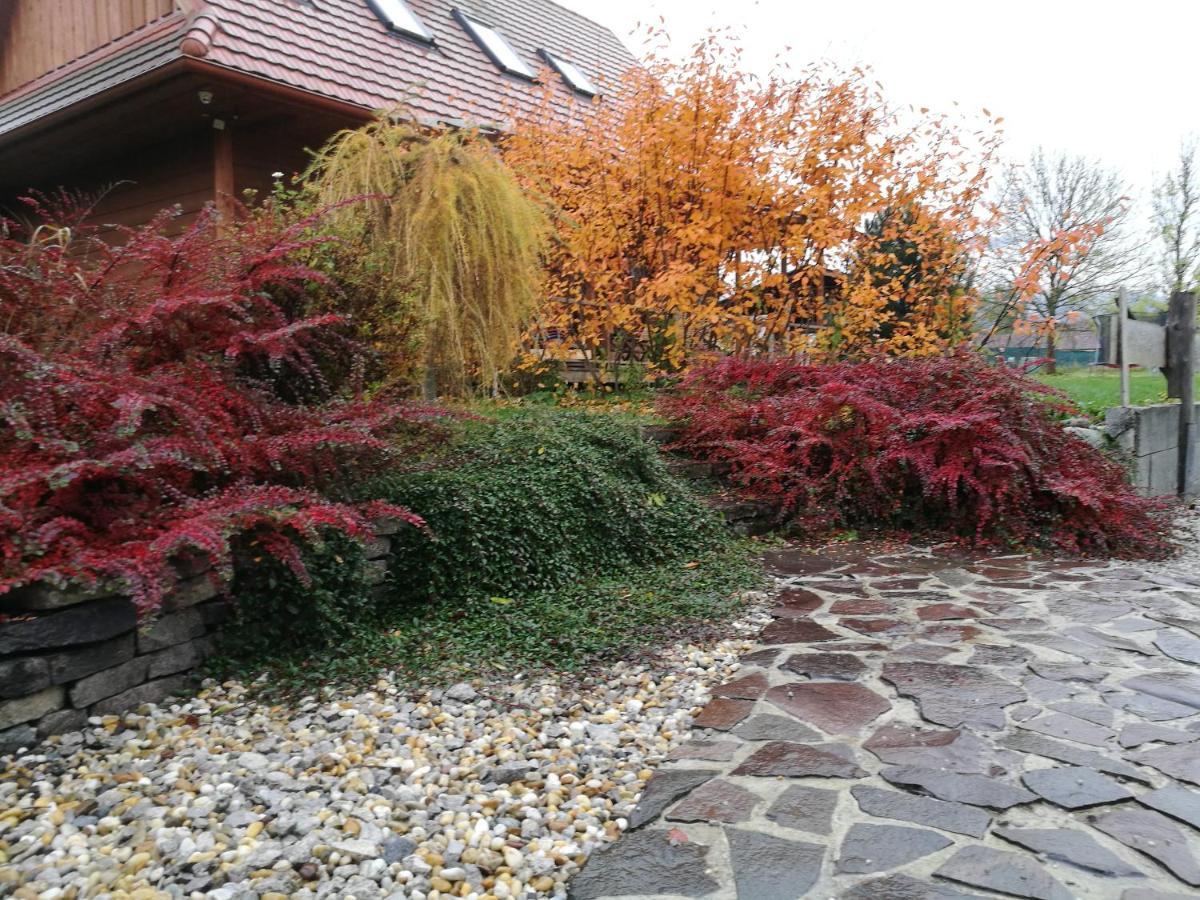 Holiday Home Holiday Raj Bešeňová Exteriör bild